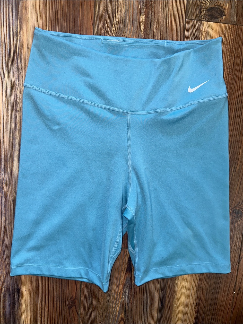 Nike Women's Light Teal Mid-Rise Bike Shorts Small